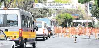 Fechamento na Rua da Bahia deixou o trfego travado ontem  tarde(foto: Cristina Horta/EM/D.A Press)