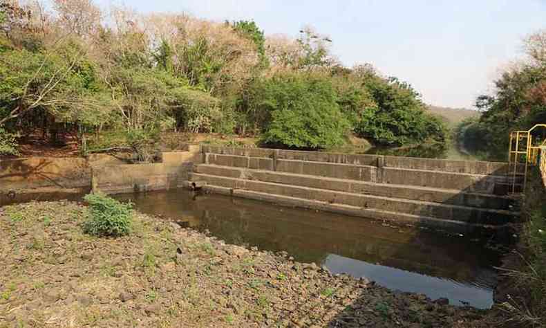 Barragem de captao da Codau no Rio Uberaba