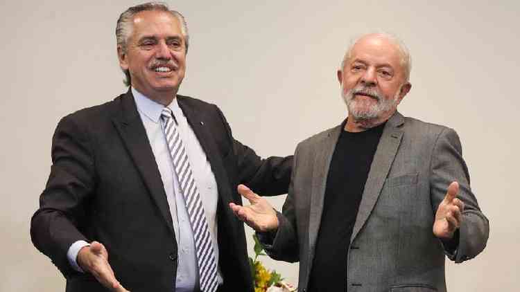 Lula ao lado do presidente da Argentina, Alberto Fernndez