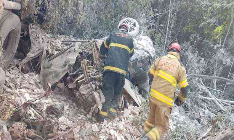 Acidente na BR-251 deixa ao menos 7 mortos em Francisco Sá (MG)