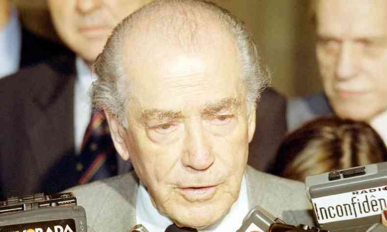 Leonel Brizola no Palácio da Liberdade, em 2002, após conversar com o também já falecido Itamar Franco, então governador mineiro
