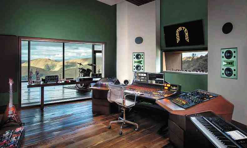Paisagem se integra ao ambiente do estúdio de gravação(foto: Fotos: Diego Ruahn/divulgação )