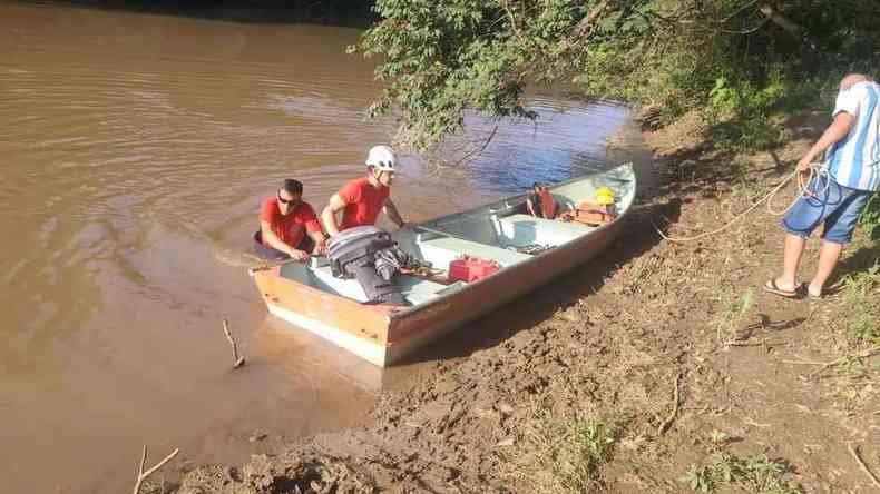 Corpo da vtima estava preso nos galhos de um rio em Santa Rita do Sapuca
