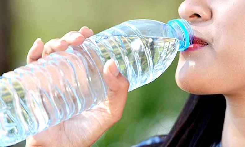 Tomar gua no frio pode evitar infeces urinrias e problemas renais, principalmente nas mulheres(foto: MINISTRIO DA SADE/REPRODUO)
