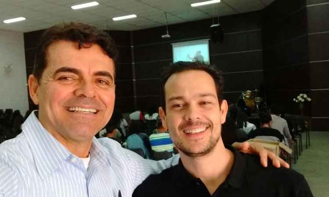 Idealizador do projeto Daniel Pereira e o professor de Matemática Renato Ribeiro - ação social efetiva através da educação.(foto: Divulgação) Idealizador do projeto Daniel Pereira e o professor de Matemática Renato Ribeiro - ação social efetiva através da educação.(foto: Divulgação)