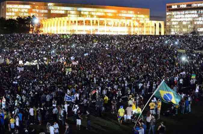 Manifestantes tomaram a Esplanada dos Ministrios, em Braslia(foto: EVARISTO SA / AFP)