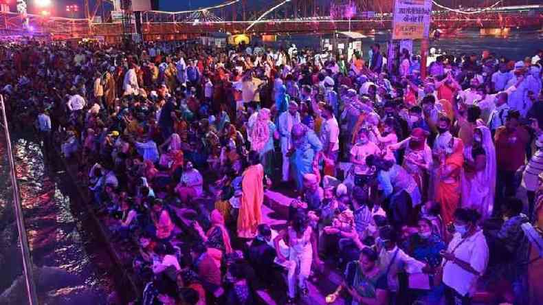 Milhes se reuniram no festival apesar do aumento de casos de covid(foto: Getty Images)