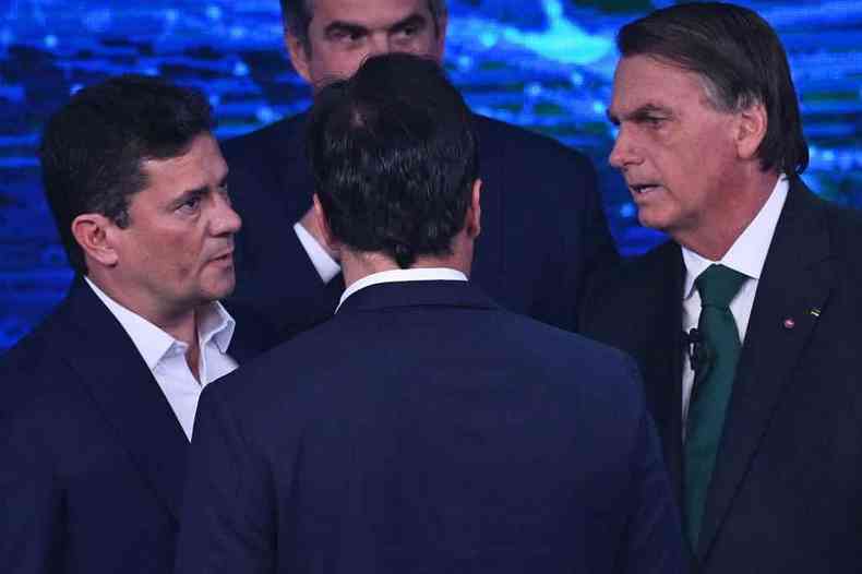 Moro esteve assessorando Bolsonaro no debate em todos os intervalos