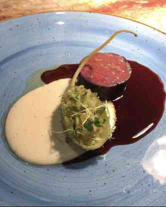 carne de sol com molho roti de rapadura e mousseline de macaxeira restaurante o chef e o cabra bh