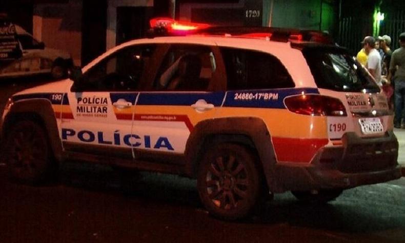 Polícia Militar fez os primeiros levantamentos que apontam para crime de vingança(foto: PMMG) Carro da Polícia Militar