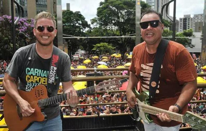 Danniel Maestri (esq) e Lelo Lobão (dir) conduzem o bloco Baianeiros(foto: Marcos Vieira/EM/D.A Press) Carnaval 2020
