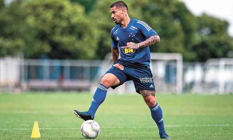 Destaque no meio campo celeste, Marcinho prev jogo difcil e prega necessidade de entrega do time(foto: Bruno Haddad/Cruzeiro)