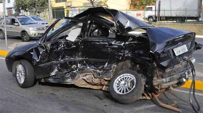 Ford Focus de Fbio Pimentel Fraiha totalmente destrudo aps o acidente(foto: Maria Tereza Correia/EM DA Press)