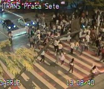 Os professores fecharam a Avenida Afonso Pena(foto: BHTrans/reprodu��o)