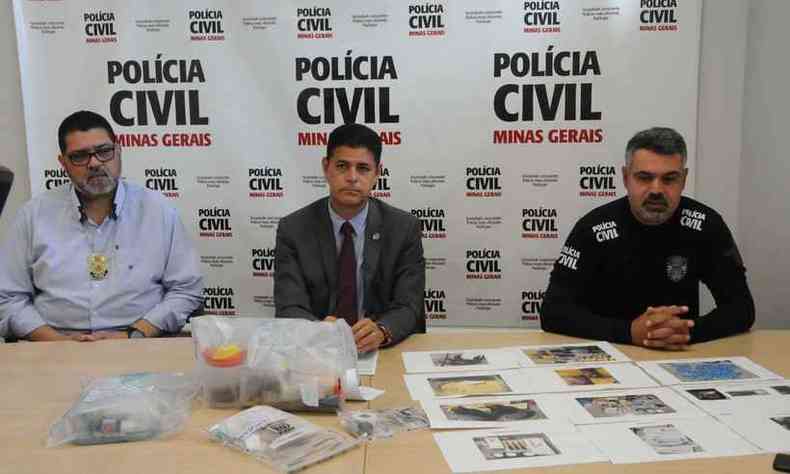 Delegado Wagner Pinto (centro) acompanhado de inspetores do Denarc: investigao apreendeu drogas avaliadas em R$ 400 mil(foto: Paulo Filgueiras/EM/D.A PRESS)