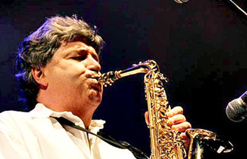 Músico, que foi vítima de infarto, teve como parceiros Milton Nascimento, Tadeu Franco, Tunai e Paulinho Pedra Azul, entre outros(foto: Facebook/Reprodução) Músico, que foi vítima de infarto, teve como parceiros Milton Nascimento, Tadeu Franco, Tunai e Paulinho Pedra Azul, entre outros(foto: Facebook/Reprodução)