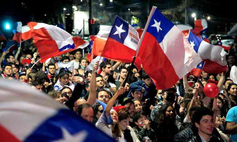 Com 61,86% dos votos, chilenos disseram no  nova Constituio do pas. O resultado surpreendeu o mundo poltico