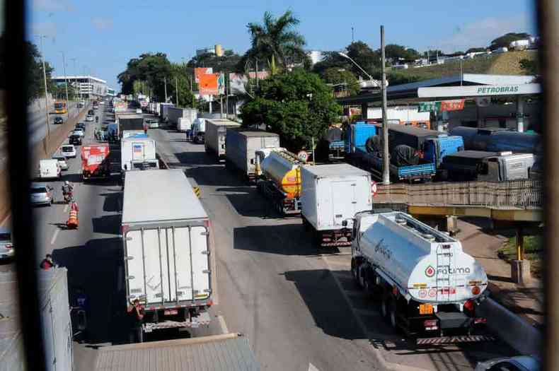 Greve dos caminhoneiros: manifestaes paralisaram o pas (foto: Paulo Filgueiras/EM/D.A PRESS 24/5/18 )