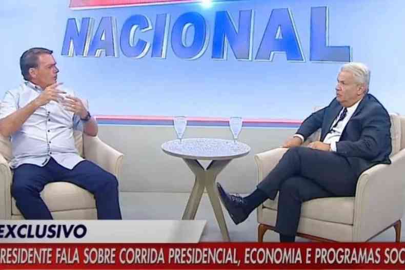 Bolsonaro participa de entrevista com o apresentador Sikera Jr.