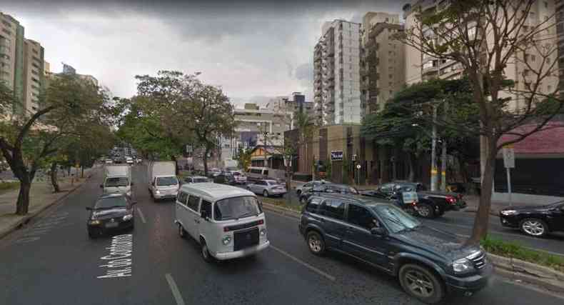 Acidente aconteceu na Avenida do Contorno, prximo a Rua Gro Mogol(foto: Reproduo/Google Street View)