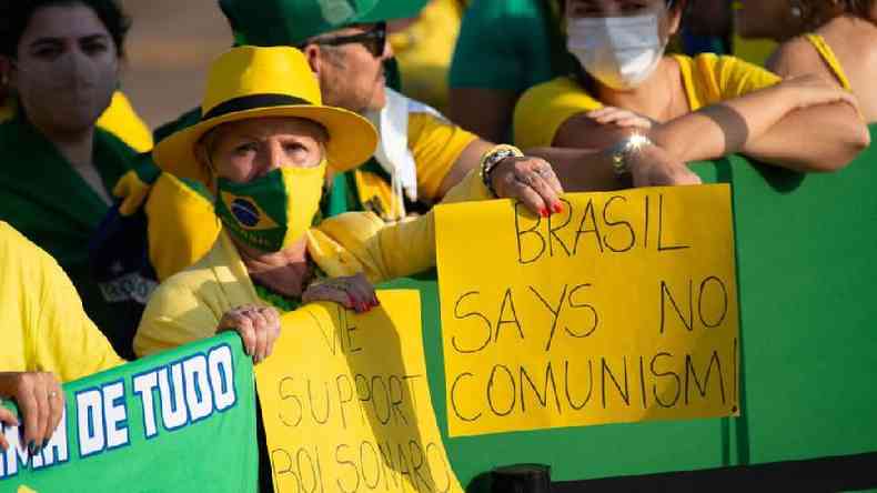 Partidrios de Bolsonaro em evento em Braslia