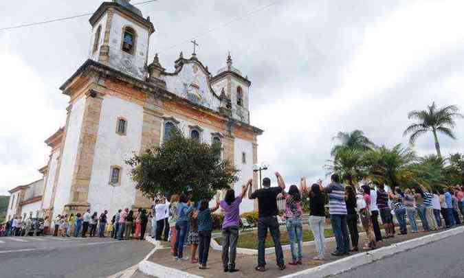 Fiis se uniram e pediram recursos para realizar reparos (detalhe) na Matriz de Nossa Senhora do Bom Sucesso(foto: FOTOS BETO NOVAES/EM/D.A PRESS 23/2/2015)