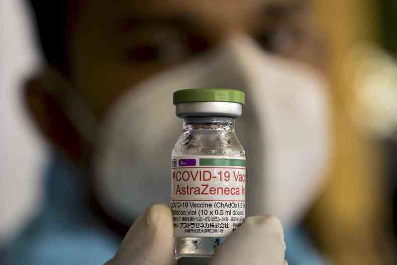 Doses da vacina contra a COVID-19 desenvolvida pela farmacutica AstraZeneca e pela Universidade de Oxford vo atrasar