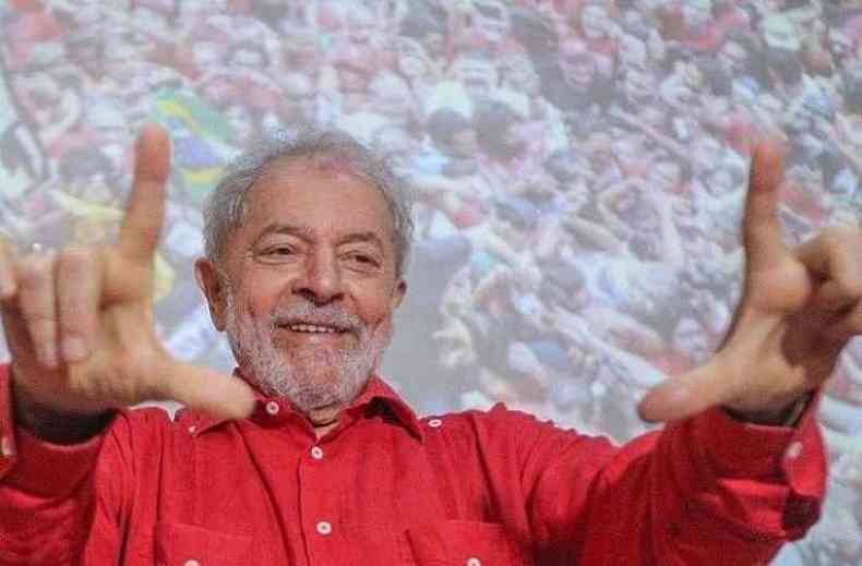 Lula faz o L