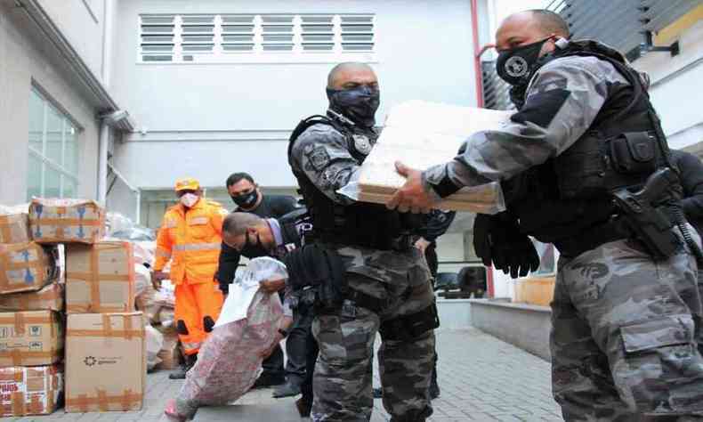 As toneladas de drogas foram apreendidas em Minas aps o cumprimento de 800 mandados(foto: Bernardo Carneiro (Sejusp/Divulgao) )