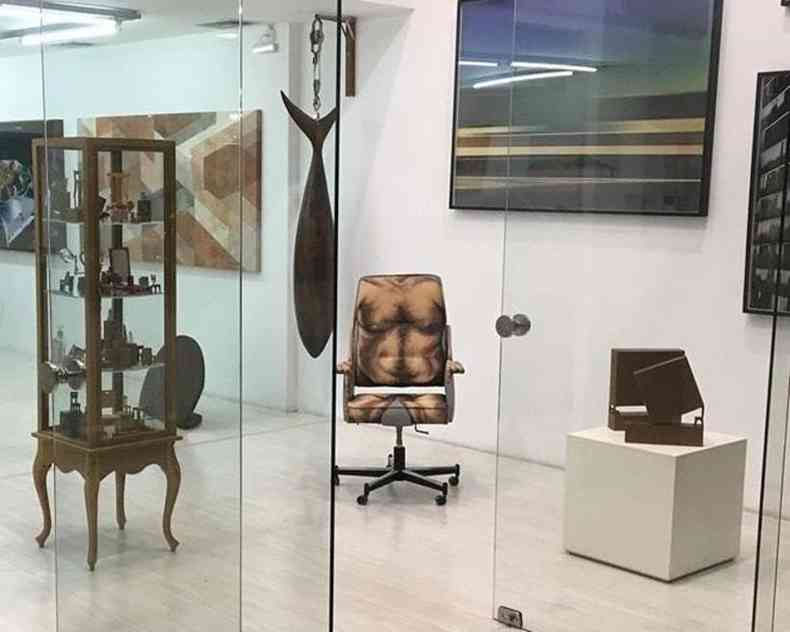 A cadeira chegou a ser exposta na galeria Carminha Macedo(foto: instagram/Reprodução)