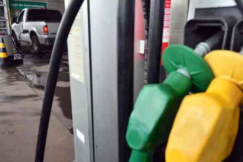 Governo tenta segurar a alta no preço dos combustíveis