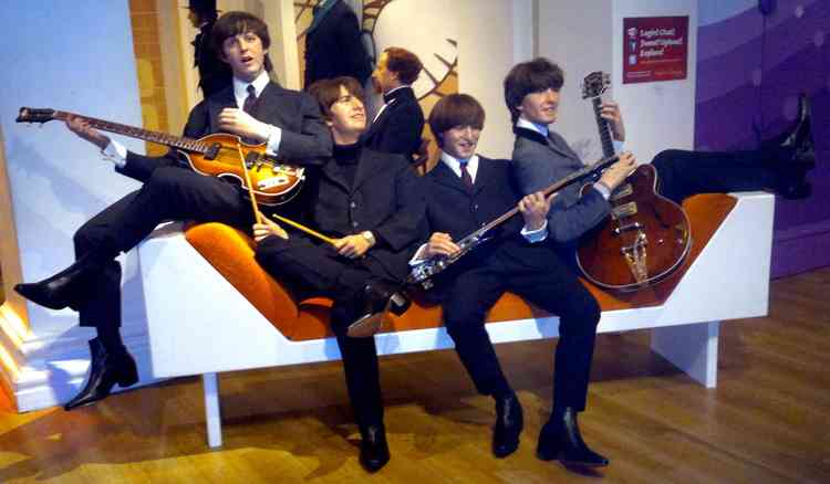 Esttuas de cera de The Beatles no Museu Madame Tussauds de Londres