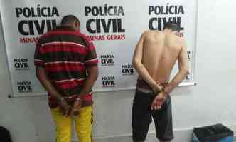 Dois dos quatro assaltantes, cada um com 19 anos, foram presos pela PM e encaminhados  Polcia Civil(foto: Eduardo Linhares/EM/D.A PRESS)