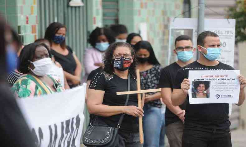 Profissionais de sade de Belo Horizonte protestam contra a morte de uma tcnica de enfermagem, vtima de COVID-19(foto: Leandro Couri/EM/D.A Press - 17/08/2020)