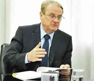 De frias, Lacerda volta hoje a BH: projetos de mudana da legislao urbanstica devero ser sua prova de fogo na relao com os vereadores (foto: Alexandre Guzanshe/EM/D.A Press - 27/12/12)