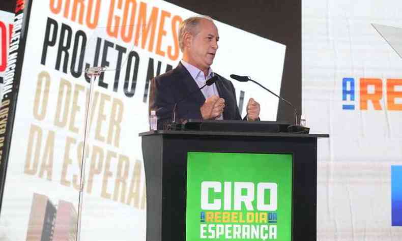 Ciro Gomes discursa durante o lançamento da sua pré-candidatura