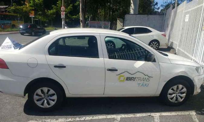 Os homens renderam um taxista e o levaram para Nova Lima(foto: Polícia Militar/Divulgação) Os homens renderam um taxista e o levaram para Nova Lima(foto: Polícia Militar/Divulgação)