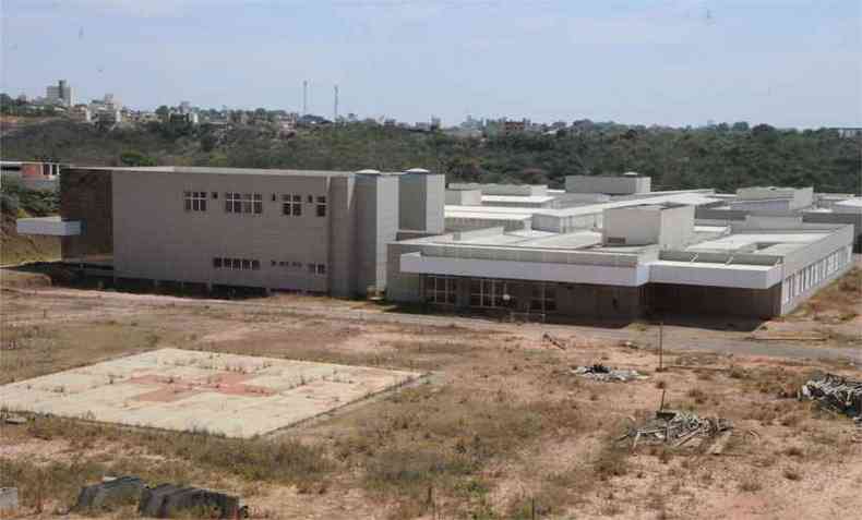 Iniciada em 2011 e interrompida desde 2016, construo de unidade hospitalar no Centro-Oeste pe cidade na campanha eleitoral(foto: Paulo Filgueiras/EM/D.A.Press)