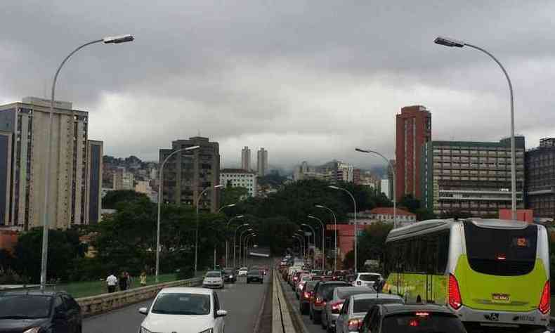 Cu permanece nublado durante todo o dia em Belo Horizonte; temperaturas marcam 28 graus (foto: Paulo Filgueiras/ EM/ D.A Press )