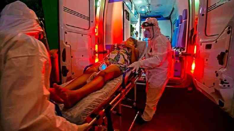 O sistema de sade saturado impede o atendimento adequado dos pacientes que chegam aos hospitais(foto: Getty Images)
