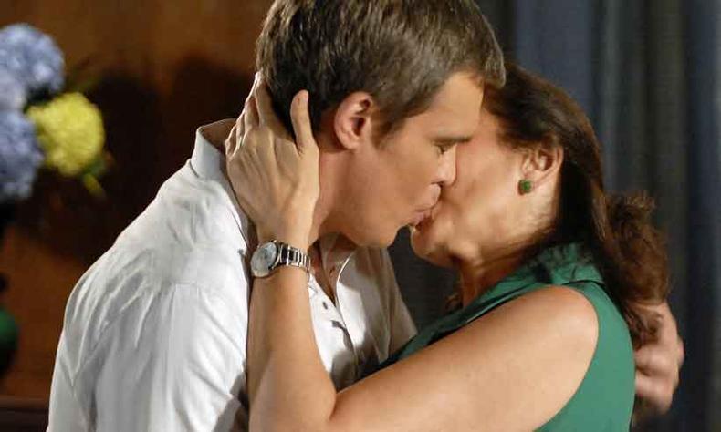 Após rede de intrigas, René (Dalton Vigh) vai romper com Griselda (Lília Cabral) (foto: Renato Rocha Miranda/Globo) Após rede de intrigas, René (Dalton Vigh) vai romper com Griselda (Lília Cabral) (foto: Renato Rocha Miranda/Globo)