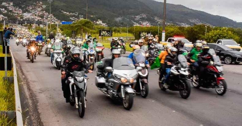 Bolsonaro conduziu motociata pelas ruas de Florianópolis, onde voltou a desferir ataques ao Supremo e pediu voto impresso(foto: Jerônimo do Carmo/Ishoot/Estadão Conteúdo) Bolsonaro conduziu motociata pelas ruas de Florianópolis, onde voltou a desferir ataques ao Supremo e pediu voto impresso(foto: Jerônimo do Carmo/Ishoot/Estadão Conteúdo)