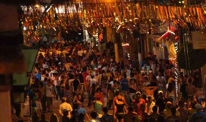 Carnaval em Itabirito  um dos mais tradicionais na regio metropolitana de BH(foto: Renato Weil/EM/D.A Press)