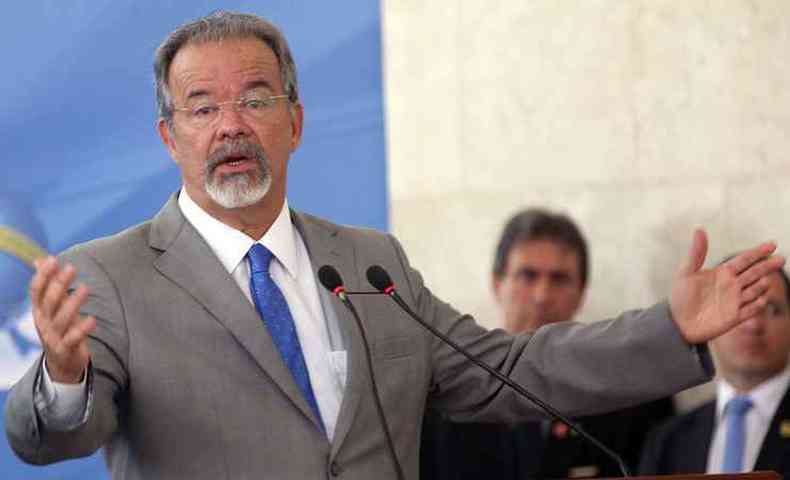 O ministro da Justia, Raul Jungmann, cobrou agilidade da PF para verificar eventual vazamento(foto: Antonio Cruz/Agncia Brasil)