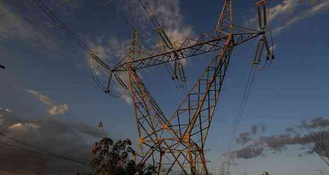Torres de transmisso de energia em Minas: cada 10% de reduo no consumo pode diminuir crescimento em 1 ponto percentual (foto: Gladyston Rodrigues/EM/D.A Press)