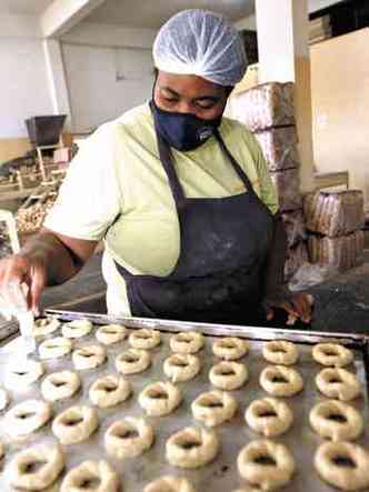 Reduto da produo de biscoitos, a cidade de So Tiago sofreu queda nas vendas e no emprego, mas o setor se recupera(foto: Jair Amaral/EM/D.A Press Brasil Sao Tiago)