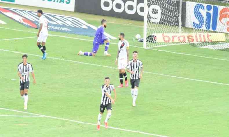 Savarino marcou um dos quatro gols do Galo no Mineiro(foto: Juarez Rodrigues/EM/D.A Press)