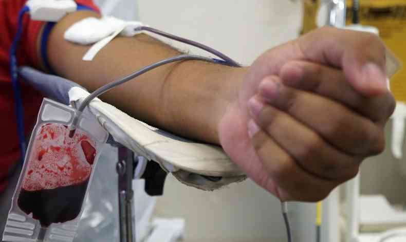 Pessoa doando sangue 