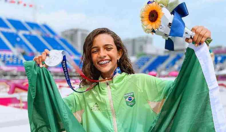Rayssa Leal, 13 anos, conquistou a medalha de prata na categoria skate street nas Olmpiadas