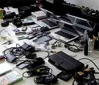Produtos encontrados na casa de um dos presos(foto: REproduo/TV Alterosa)